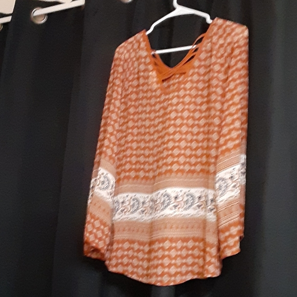 Top - Picture 2 of 2